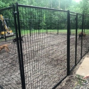 outdoor-run-for-boarded-dogs