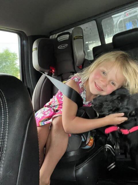 daughter-snuggling-puppy